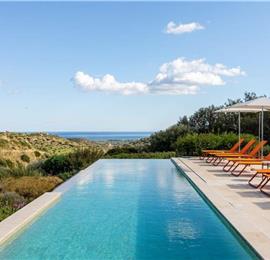 4 bedroom villa with infinity pool and sea views near Noto, Sicily, sleeps 8